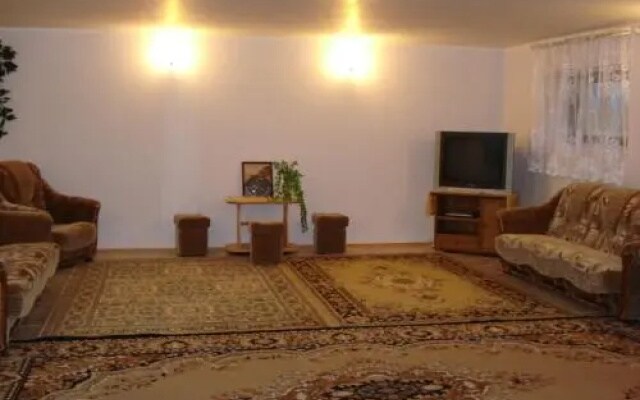 Domik U Dedushki Guest House