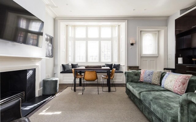 The Berkeley Square Suite