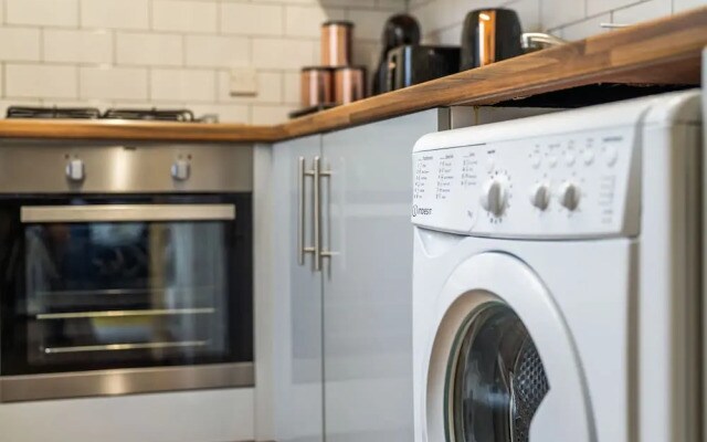Staines Studio Apartment - Heathrow