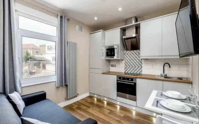 Charming 2-bed Apartment