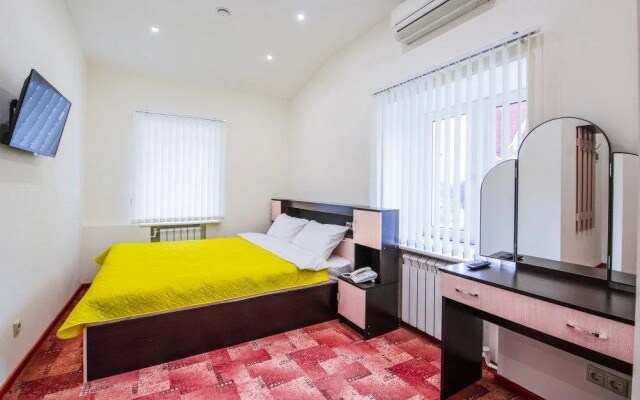 Istoriya Hotel