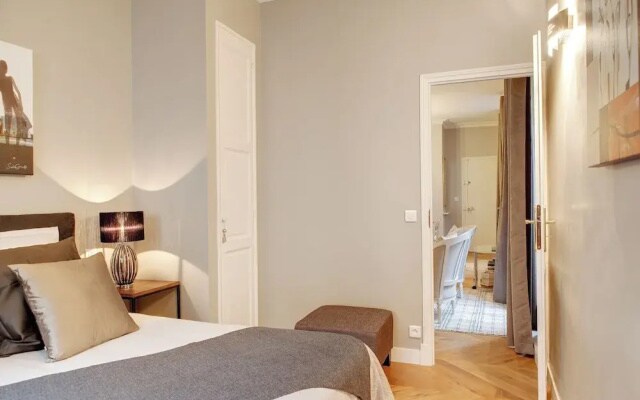 Paris Blanc Manteau Residence