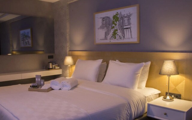 Four-G Hotel