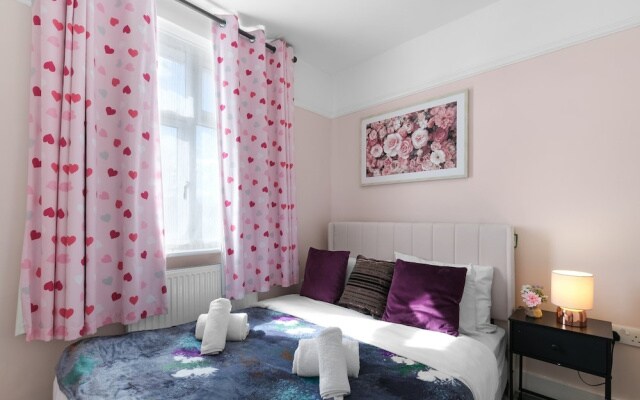 Spacious 5 Bedroom Family Home in Harrow