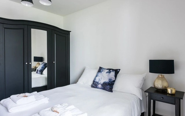 Stylish and modern 1 bedroom apartment near the O2
