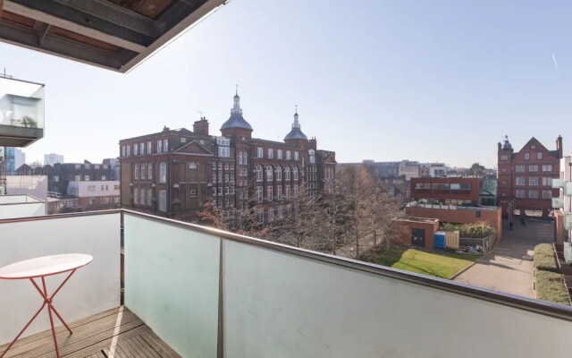 Luxury 2-bed Flat, Parking Near Tube and Emirates