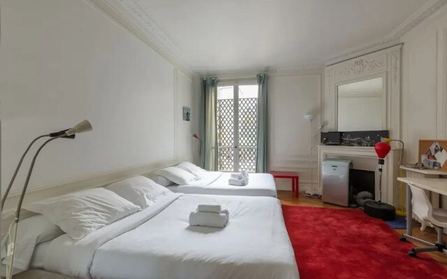 Balcony Bliss steps from the Bois de Boulogne