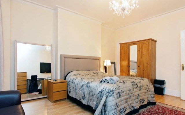 Hyde Park Rooms & Apartments