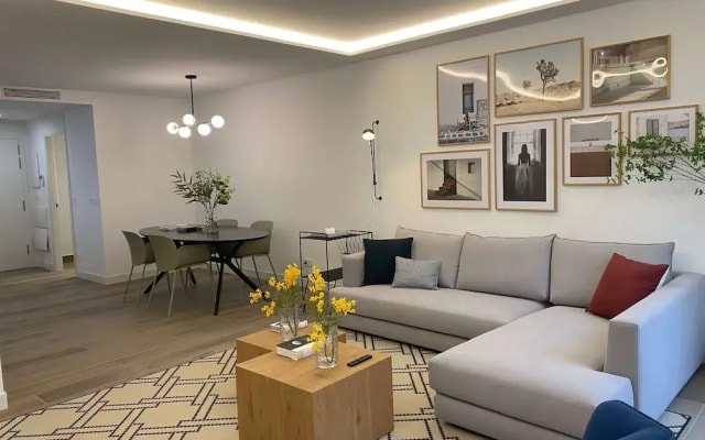 w Bright 2BR w Sunny Terrace in Chueca