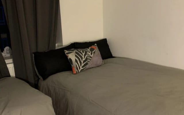 Very Conv 1-bed Apartment With Views of London