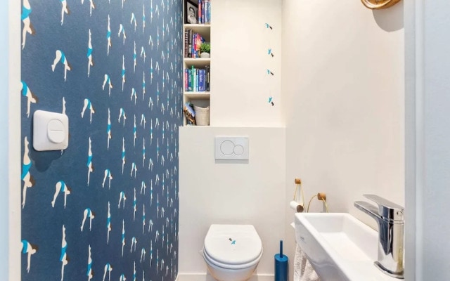 Warm and Homely Duplex Near Montmartre, Fits 5
