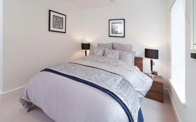 Premier Tower Bridge Apartment