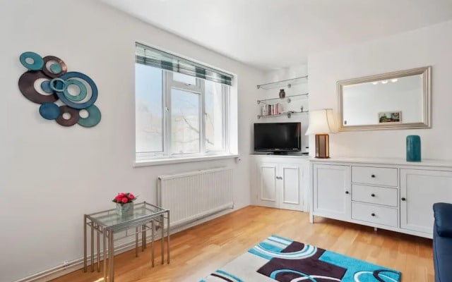 Spacious 3 Bed Flat W/communal Garden in Euston