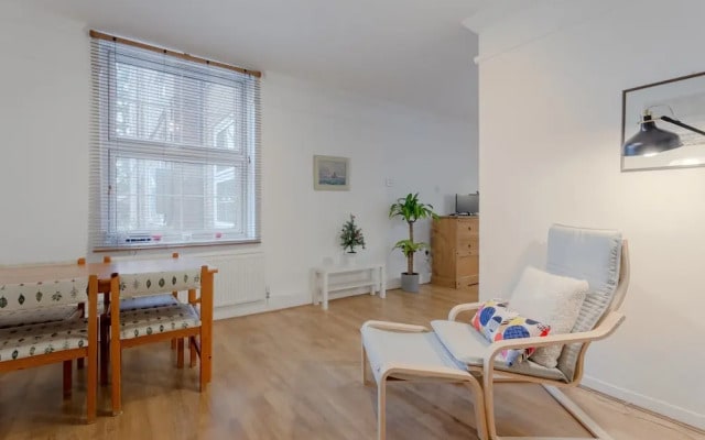 2 Bedroom Apartment in Wapping