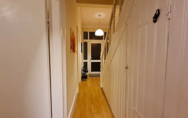 House-sleeps4-parking-garden