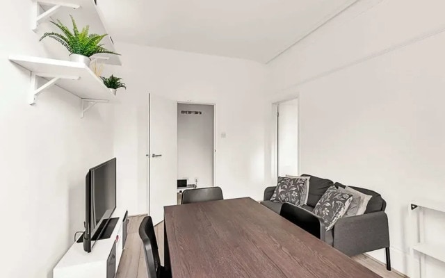 Bright and Newly Furnished Acton Apartment