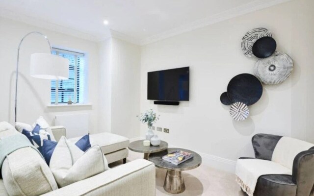 Designer Townhouse with Panoramic River Views