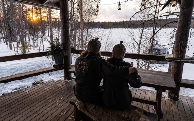 Overwater Hut Kuusamo