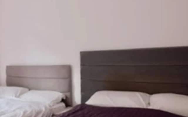 Spacious Flat In London Zone 2 With River Views