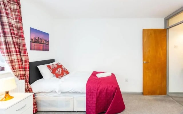 Cosy 2-bed House! Dagenham! Free Parking