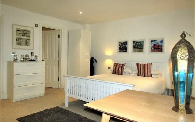 Stylish Private Double En-suite - 1
