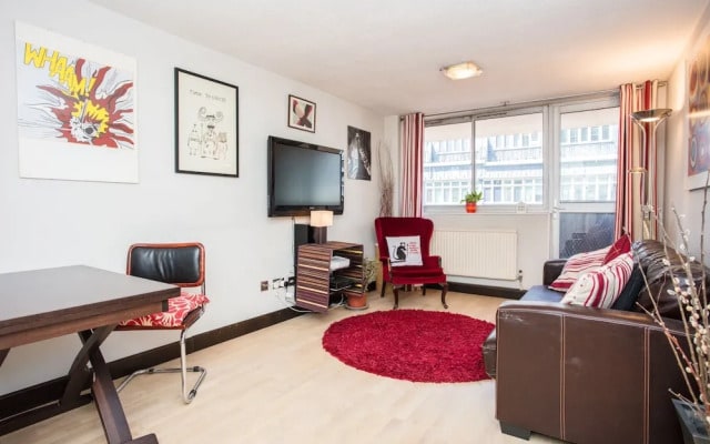 2 Bedroom Central London Apartment With Balcony