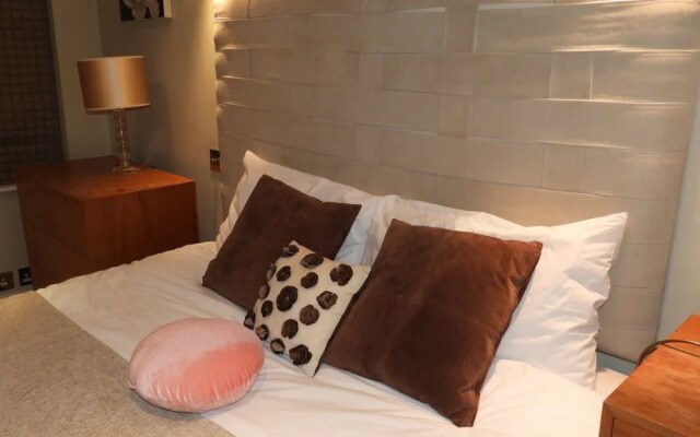 The Knightsbridge Park Tower Apt