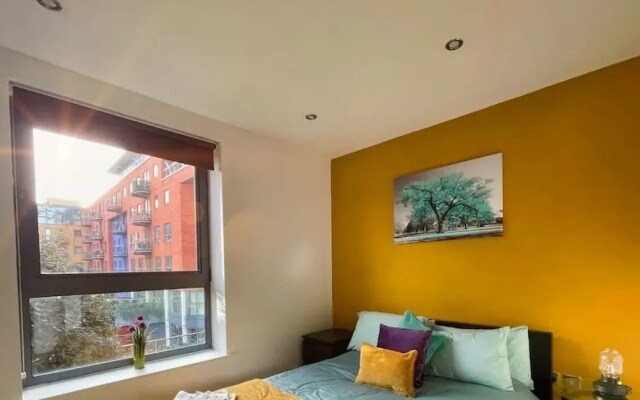 Modern 1BR City Centre Apartment