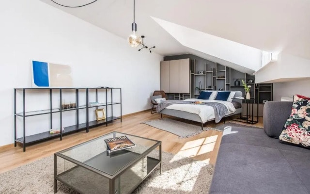 Bright&Stylish, Self Check-in, Centrally Located, by Cohost