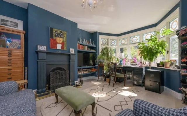 Spacious 5 Bedroom Home With Parking