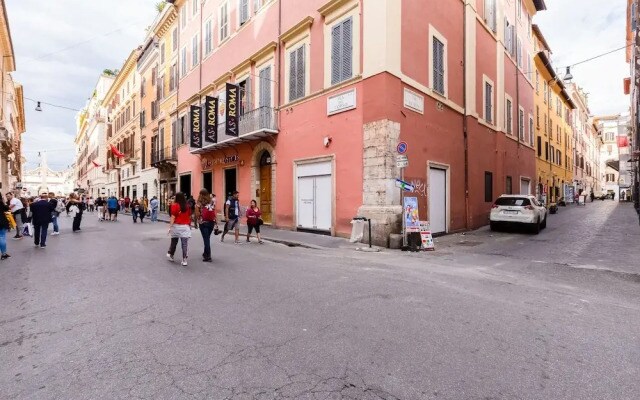 Historical Apartment near Spanish Steps