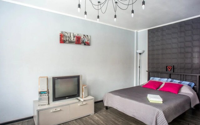 LOFT78 Red Doors 