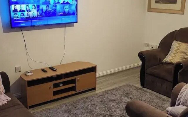 City Centre - 2 Bedrooms - Pet Friendly - Garden