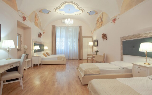 Little King Hotel U Malvaze