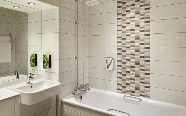 Premier Inn Woking West (A324)