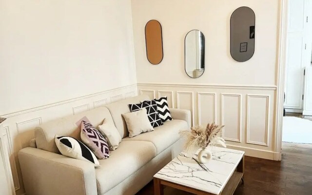 Superb Eiffel Tower Terrace Apartment