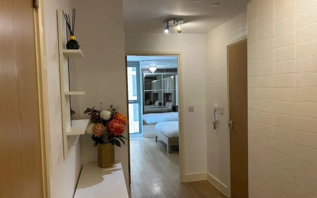 1-bed Apt, Sleeps 4, Central To Shops & Transport