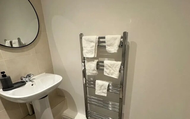 2bed Apartment-free Parking, Pets, Garden, Central