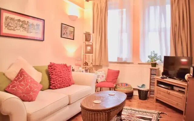 1 Bedroom Apartment With Garden in Dalston