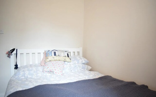 North London 2 Bedroom Flat With Roof Terrace