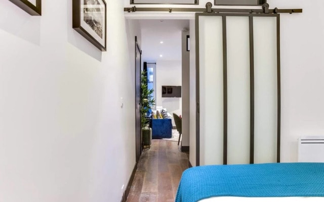 Exquisite Apartment in the Historical 7th District