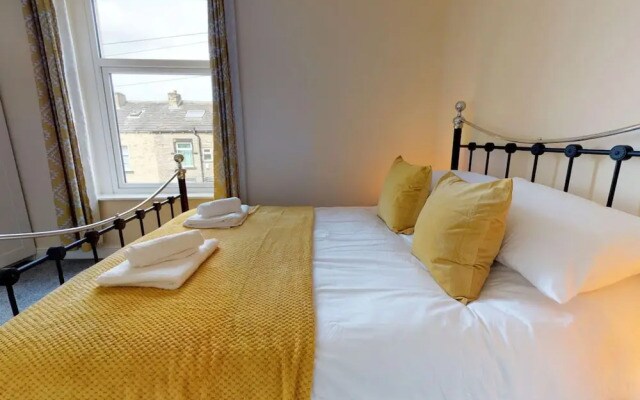 Westminster Luxe Stay City View 3BR Bradford