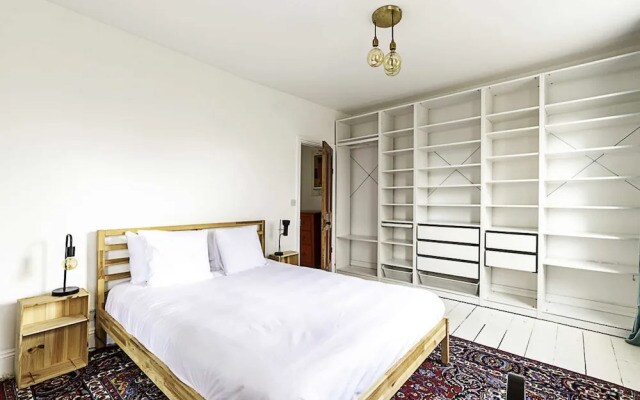 Hackney - Victoria Park: Generous 2 Bed Terrace