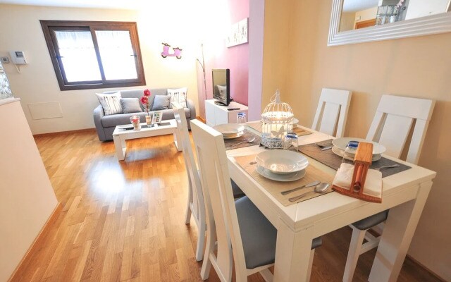 Sitito Quejana Apartment with Parking