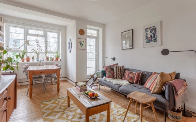 Stylish Arty Apartment in Hackney