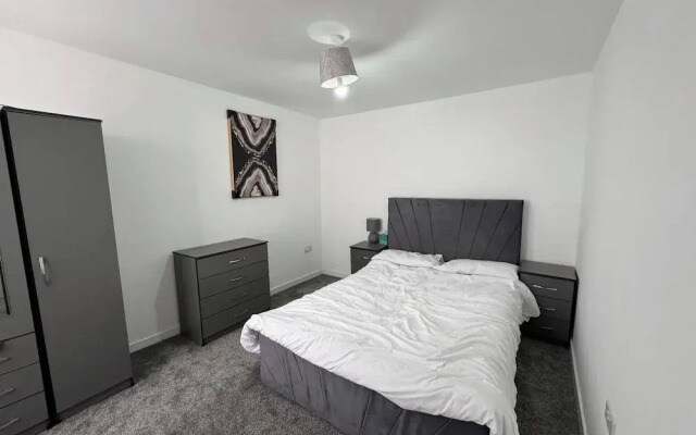 Housesleeps9-patio-parking-familyok