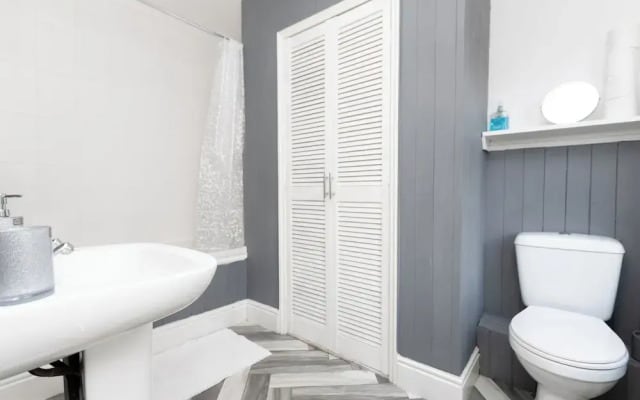 Cozy Nottingham Retreat Entire Home With 4 Bedroom