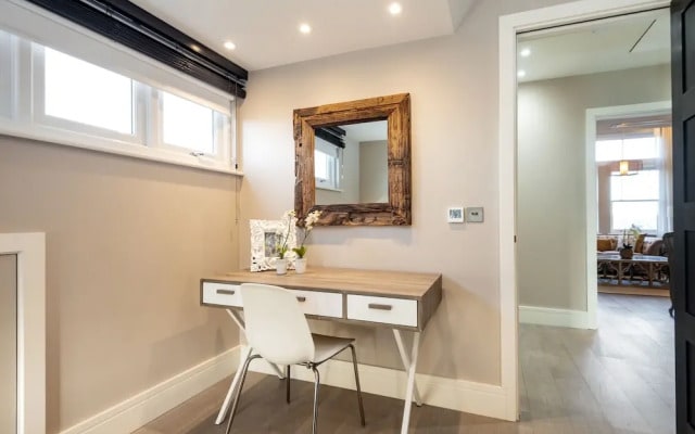 Hampstead Lux Flat-Hosted by Sweetstay
