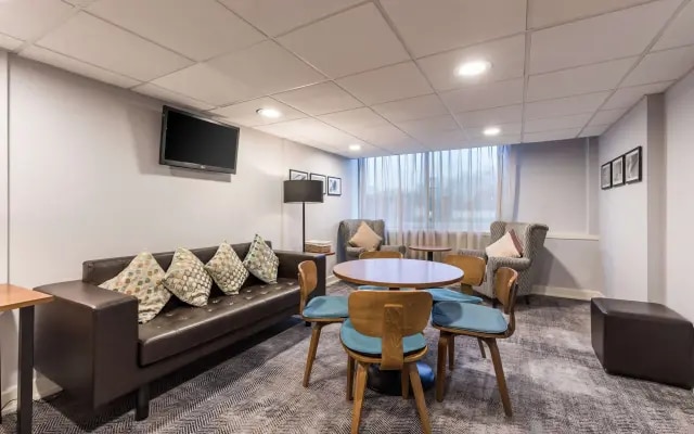 Radisson RED Hotel London Heathrow