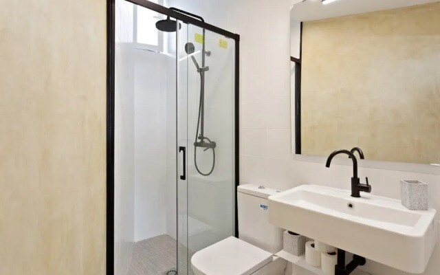 Modern 1 Bed Apt, Sleeps 4 nr Lavapies